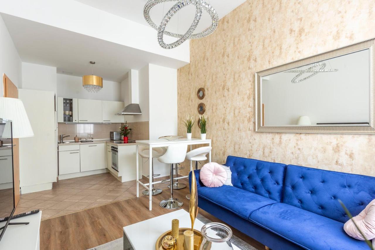 Explore Budapest From A Luxurious Cozy Apartment Exterior photo